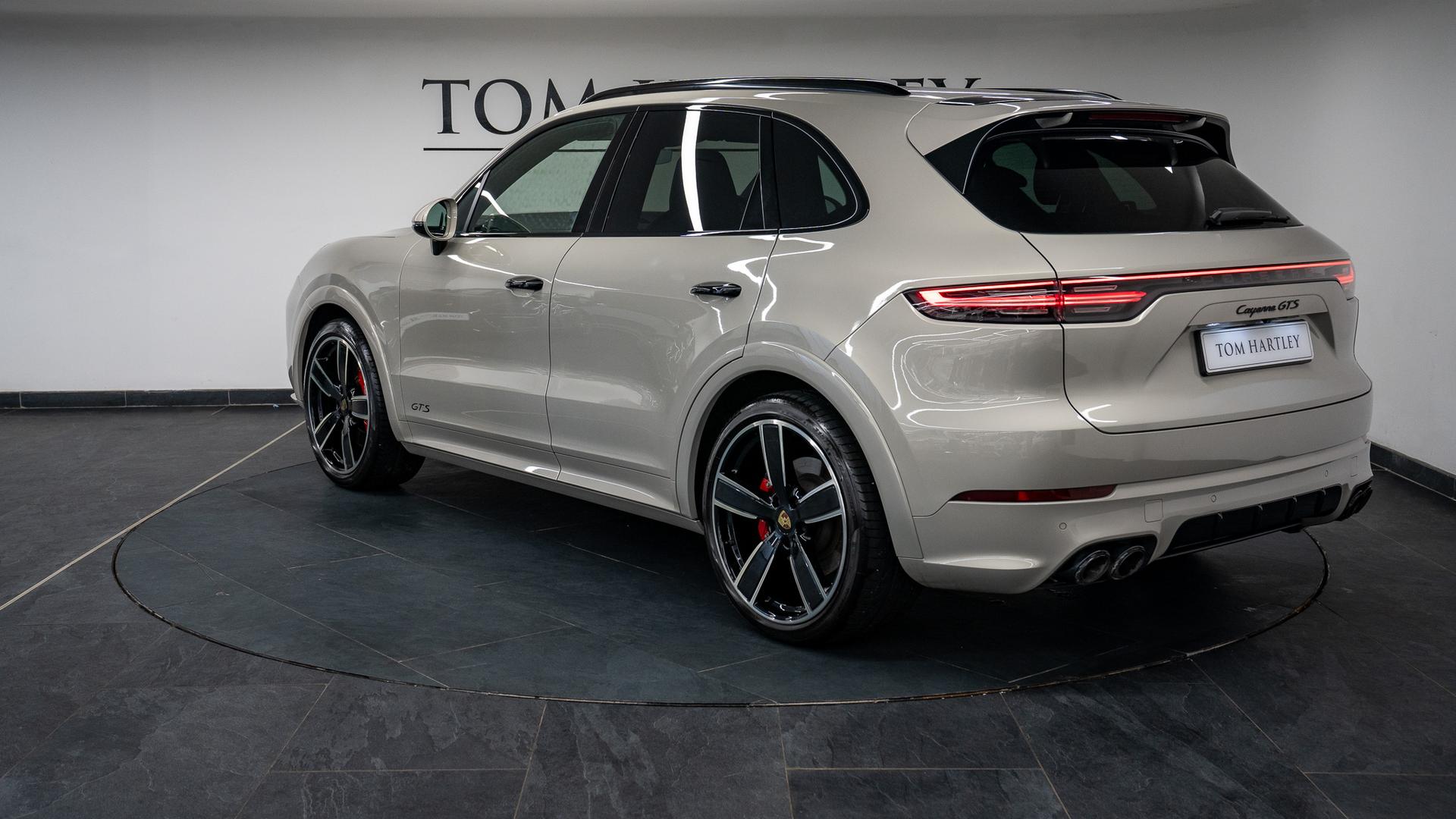Porsche Cayenne Photo 289620a9-9237-4d3e-9ef9-76ed5647fcbb.jpg