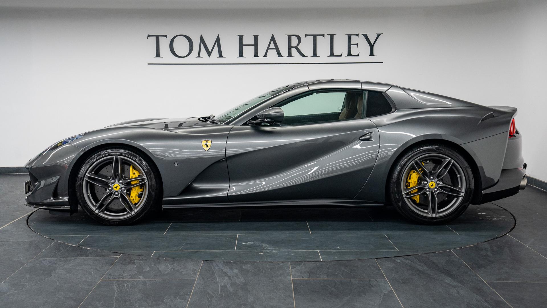 Ferrari 812 Photo 28969014-9315-4ed5-b7c0-ef0ea7934567.jpg