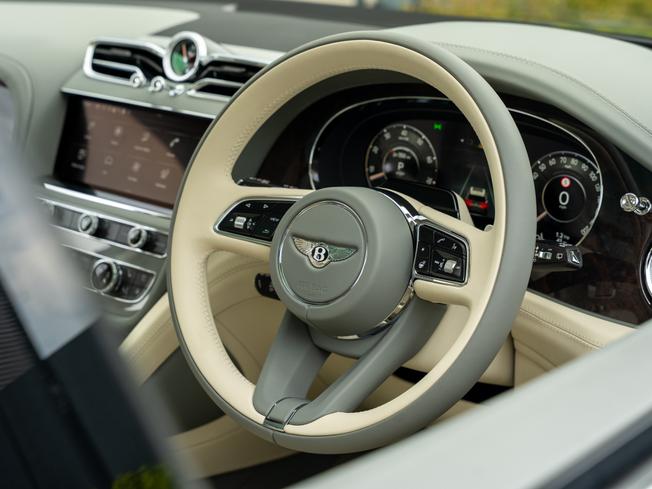 BENTLEY Bentayga Photo 17