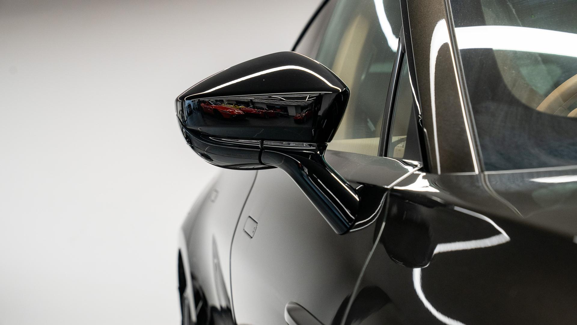 Aston Martin DBX Photo 28b4e908-3602-45d3-b97e-5c55c8db3df8.jpg