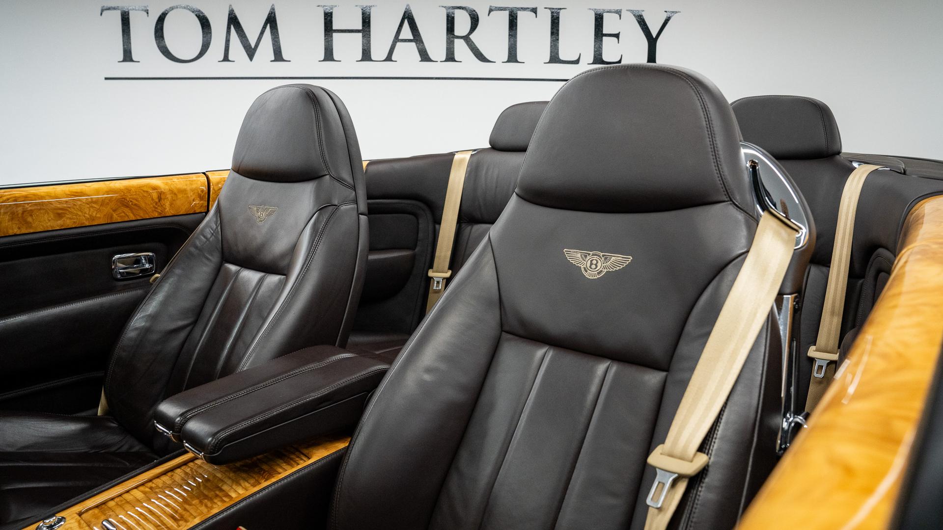 Bentley Azure Photo 28bdff38-9da6-4381-81e9-c6aea667b892.jpg