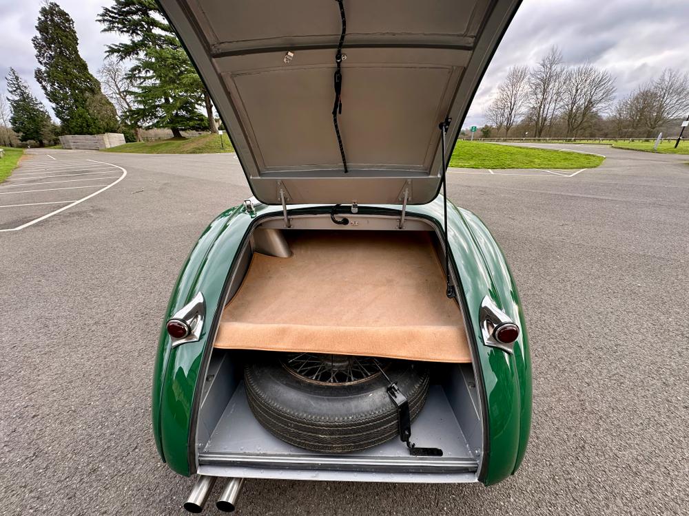 Used Jaguar XK120 1JYU 25