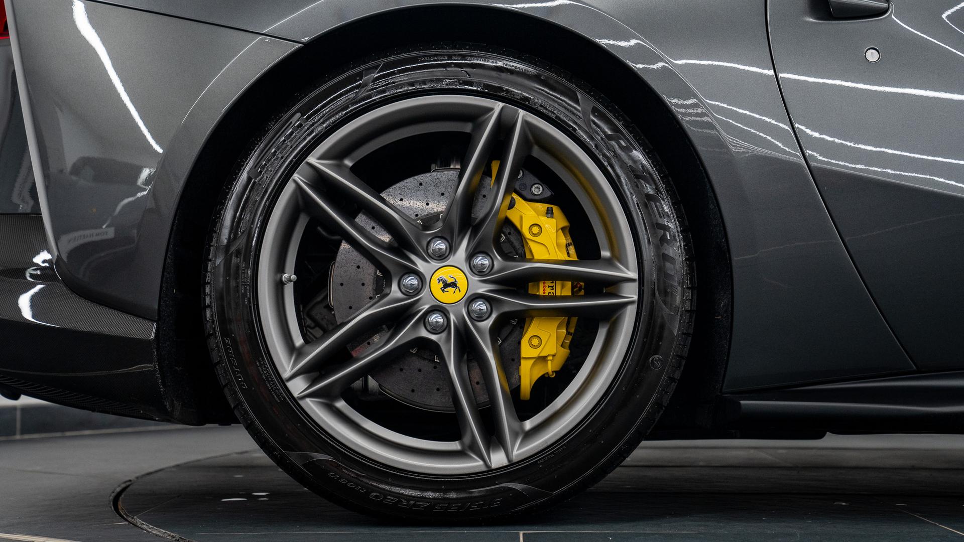 Ferrari 812 Photo 29306a68-342d-496b-8482-1214e8402b06.jpg