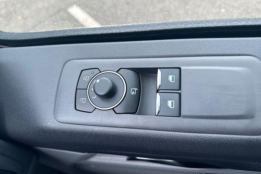 Used Ford TRANSIT CUSTOM 13/N335810 24