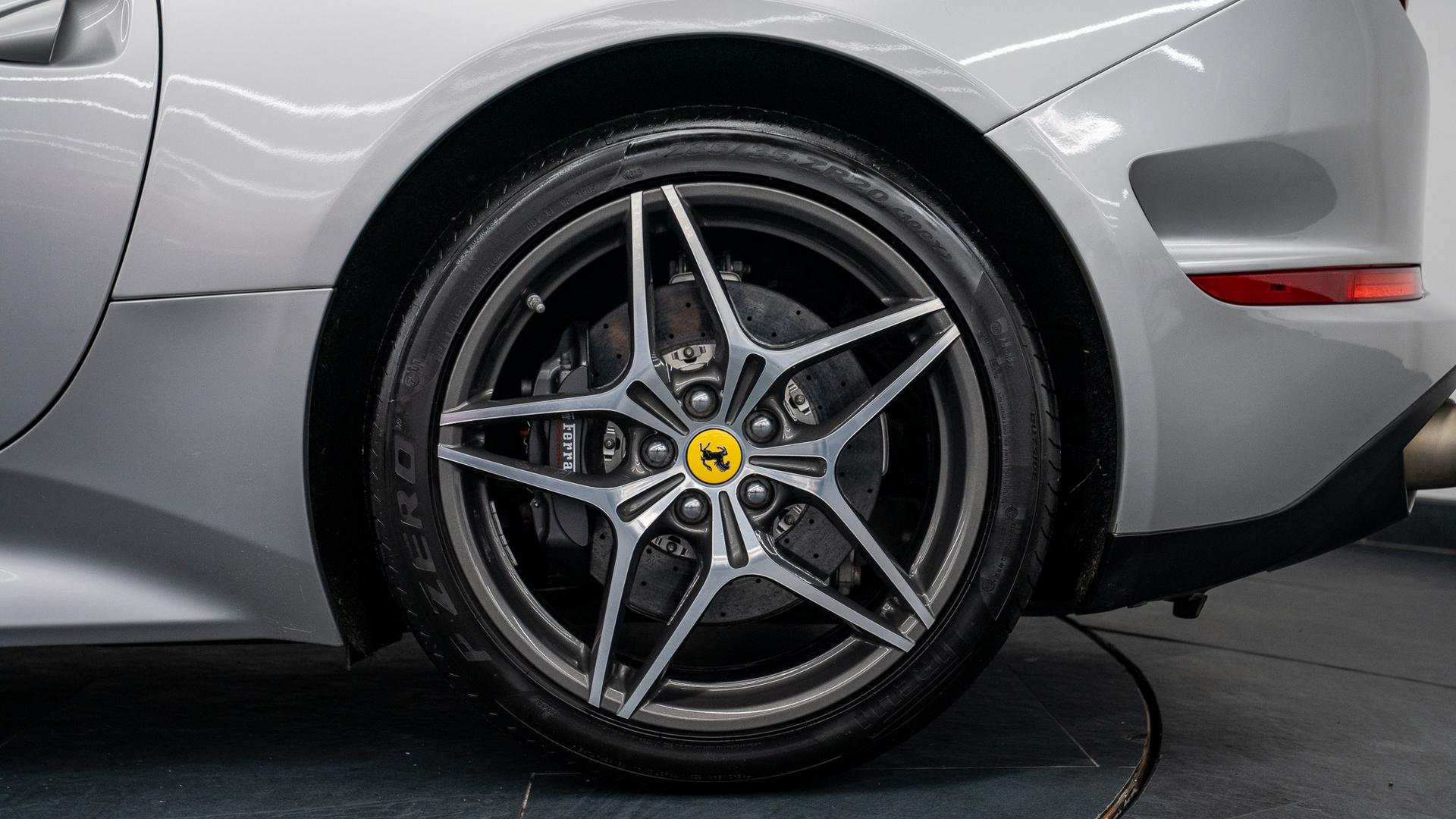 Ferrari California Photo 2934ea7c-19ce-4d5e-84a4-5a8c19f6c287.jpg