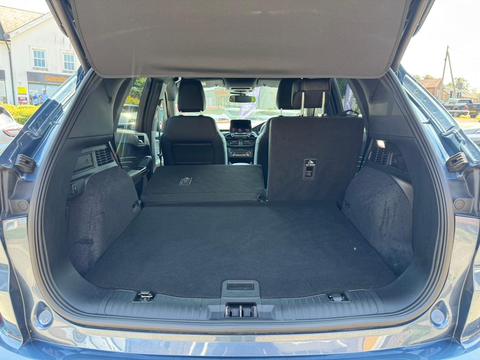 Ford Kuga Photo 2942addd-35ca-41b7-8160-539f16fe20e2.JPEG