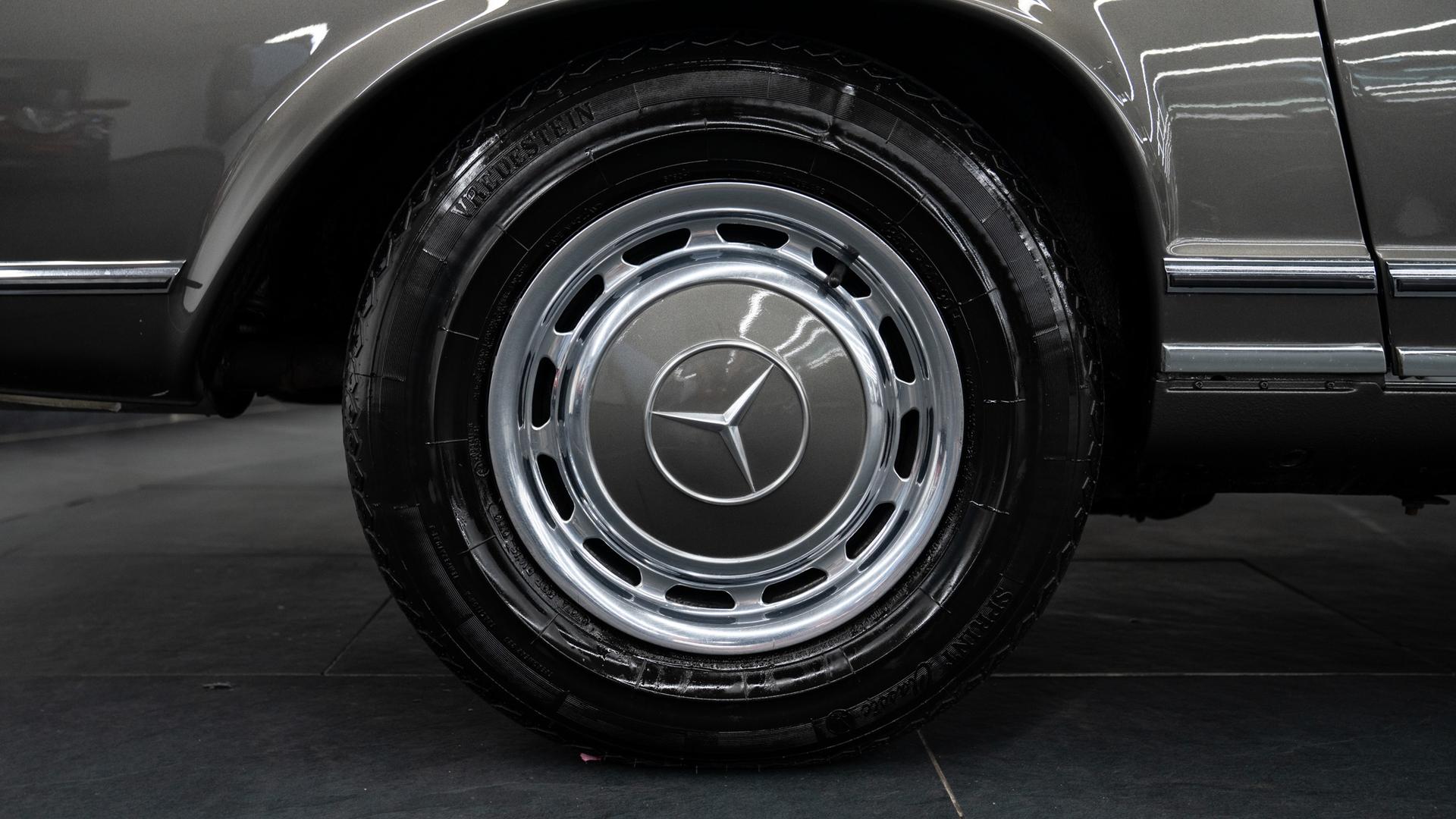 Mercedes-Benz 280 SL Photo 294c3fb8-7612-4059-8d02-be2a91a27d2a.jpg