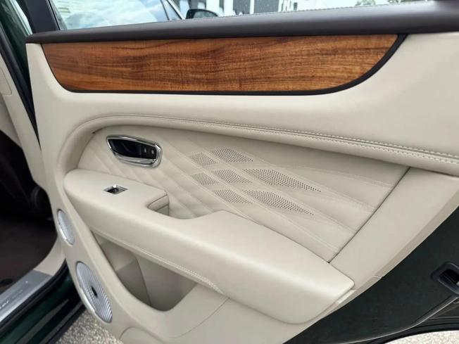 BENTLEY Bentayga Photo 24