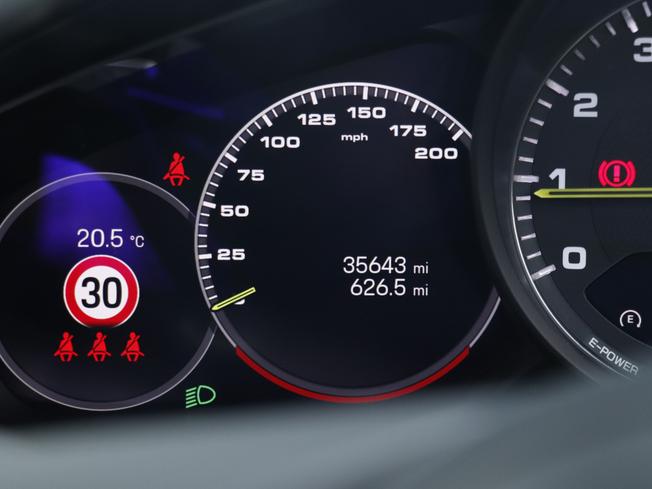 PORSCHE Panamera Photo 37