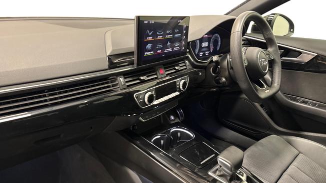 Audi A4 Avant Photo 2