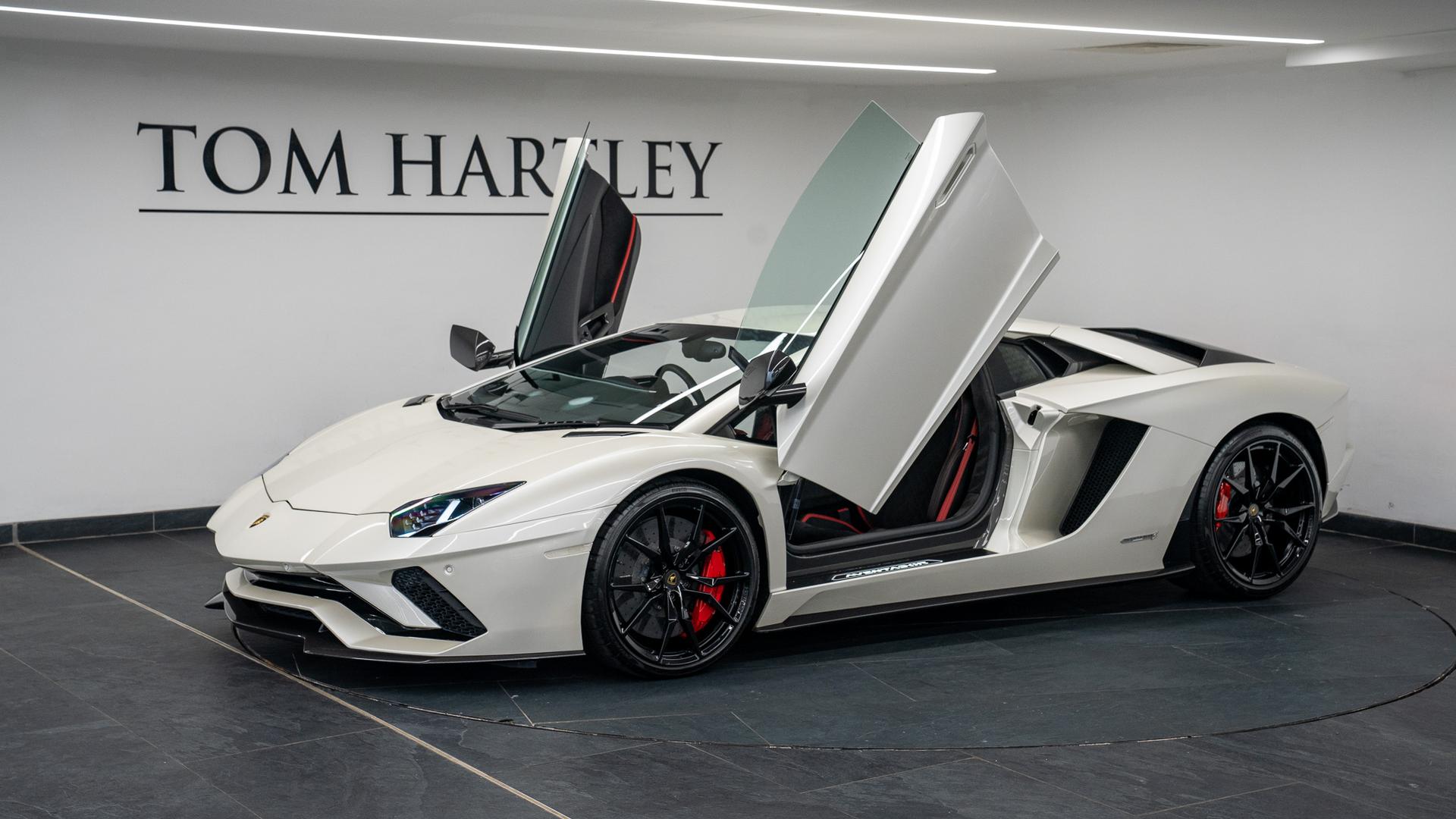 LAMBORGHINI Aventador Photo 298abd79-8f95-4865-8caa-a4aebe469307.jpg