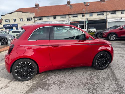 Fiat 500e Photo 29931e0d-975b-44f6-b37b-20eeb3337d36.jpeg