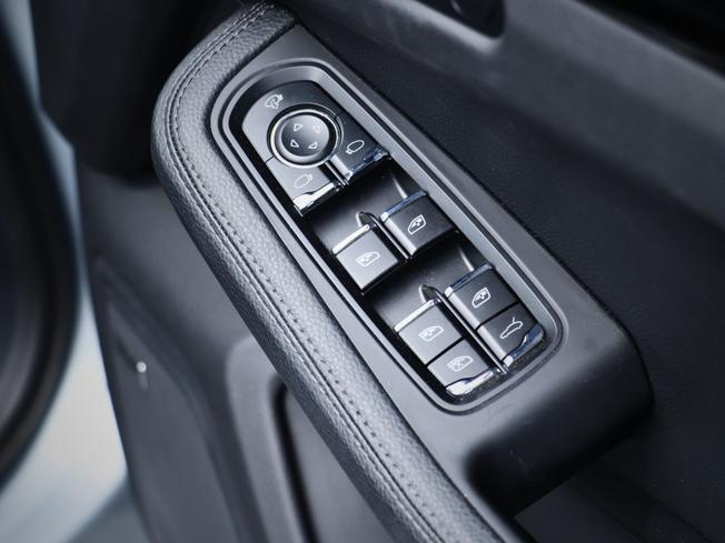 PORSCHE Macan Photo 18