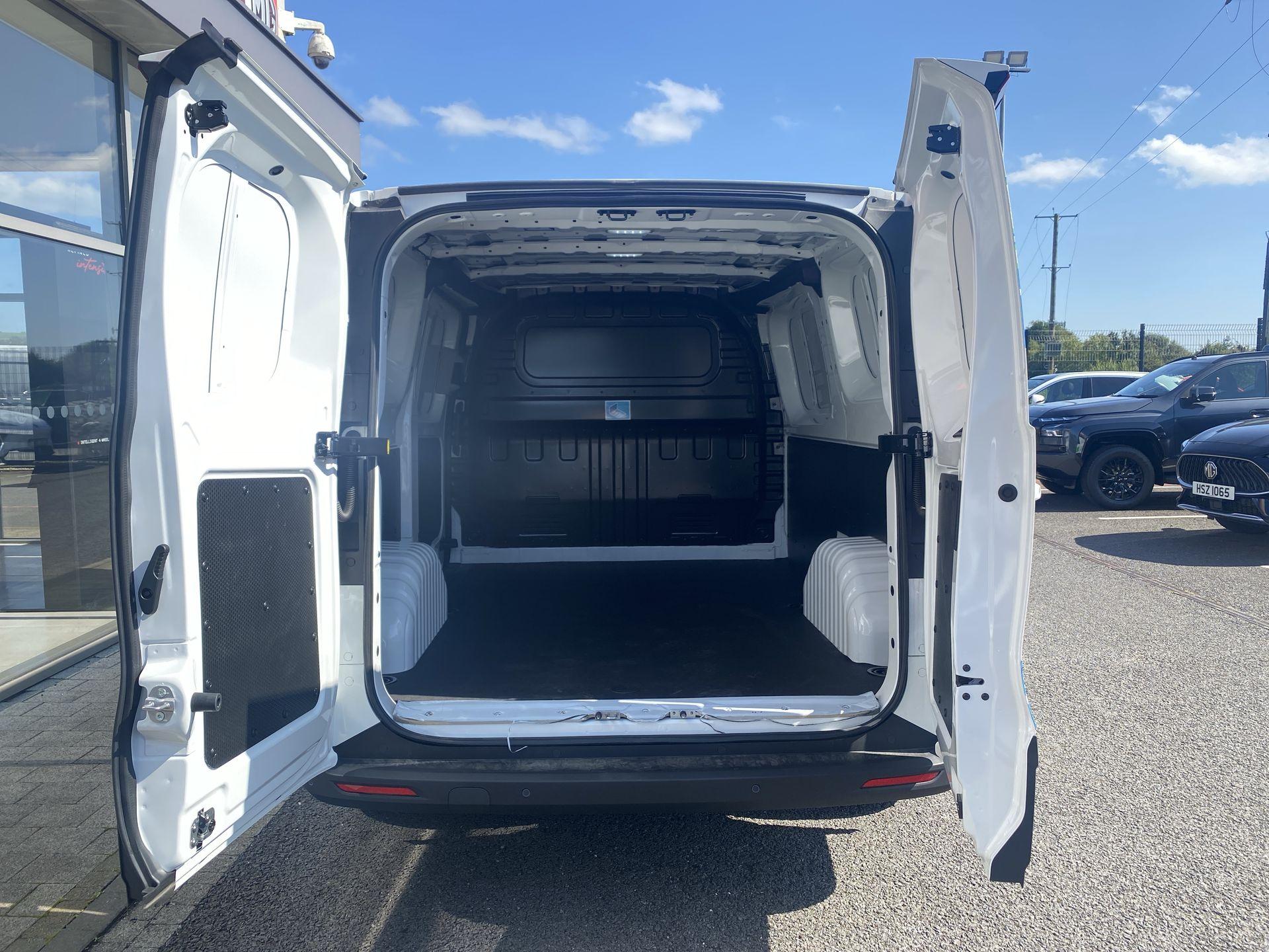 2026 MAXUS Deliver 7 2.0 D20 L2H2 Panel Van FWD - vehicle photo 7 for sale on PureCar