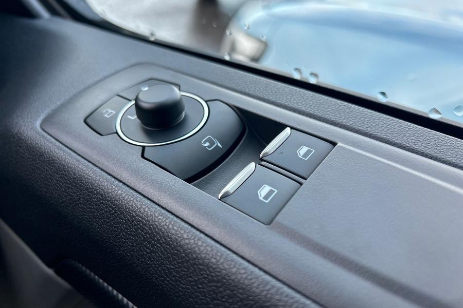 Ford TRANSIT CUSTOM Photo 29e03577-9602-4b7c-9995-06b5ebc524da.jpg