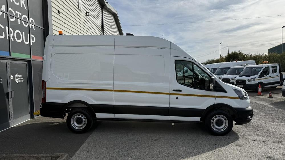 Ford Transit Photo 29e379fa-24b8-41a4-930a-eb50b2d01205.jpg