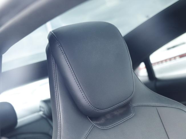 PORSCHE Taycan Photo 25