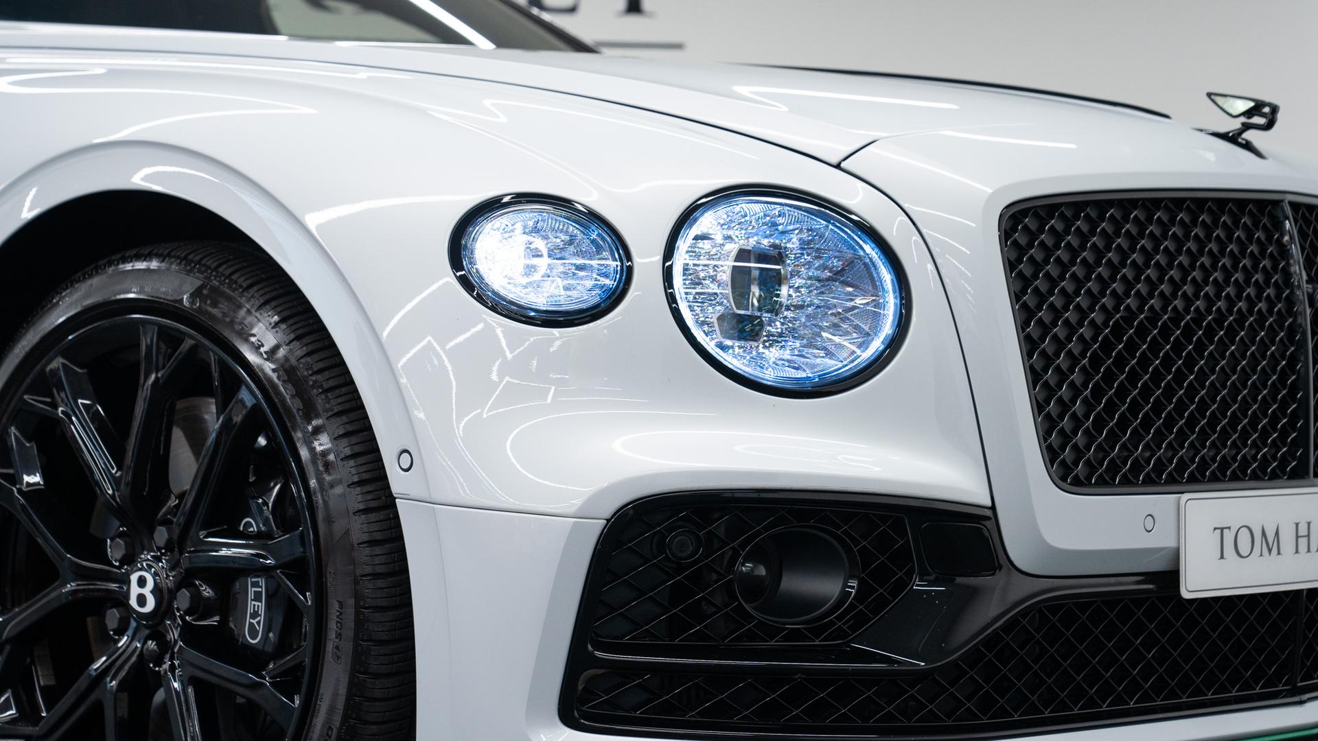 Bentley Flying Spur Photo 2a070df7-48b3-4979-b59c-f6e867b43ae3.jpg