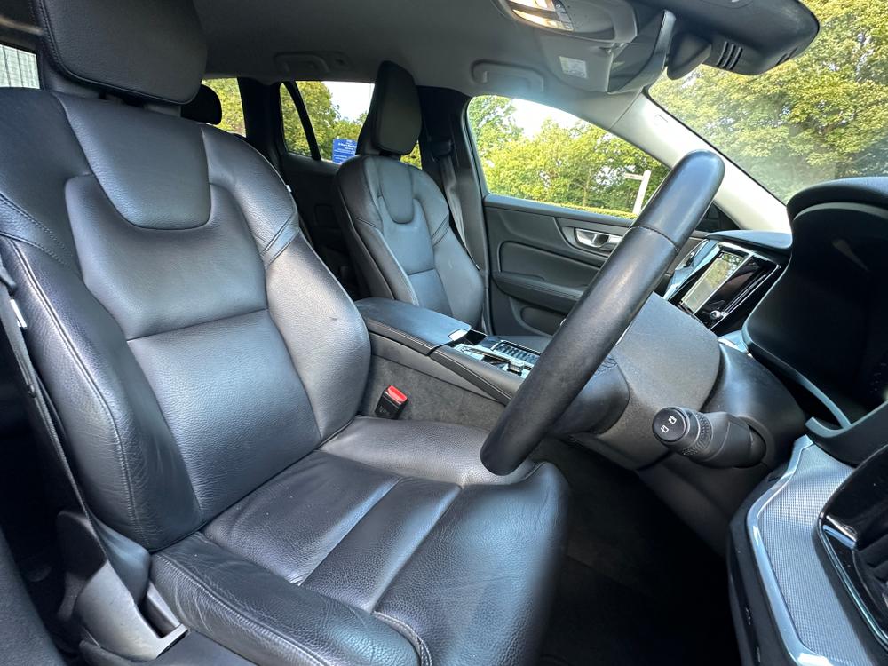 Used Volvo V60 CP72VMO 28