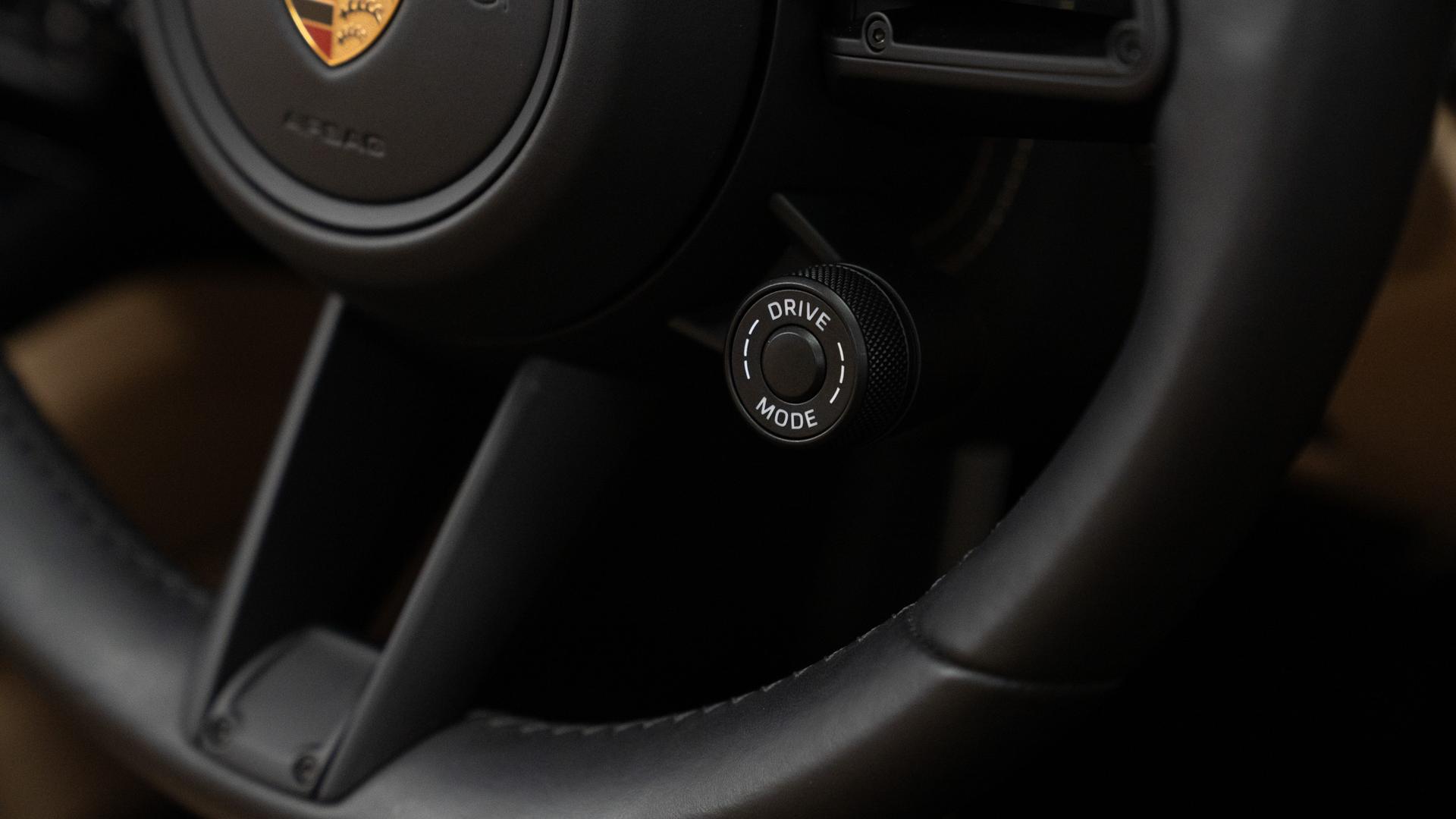 Porsche 911 Photo 2a2c9e13-4e94-4962-b69e-a34286ae0a85.jpg
