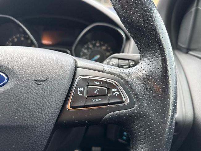 FORD Focus Photo 16