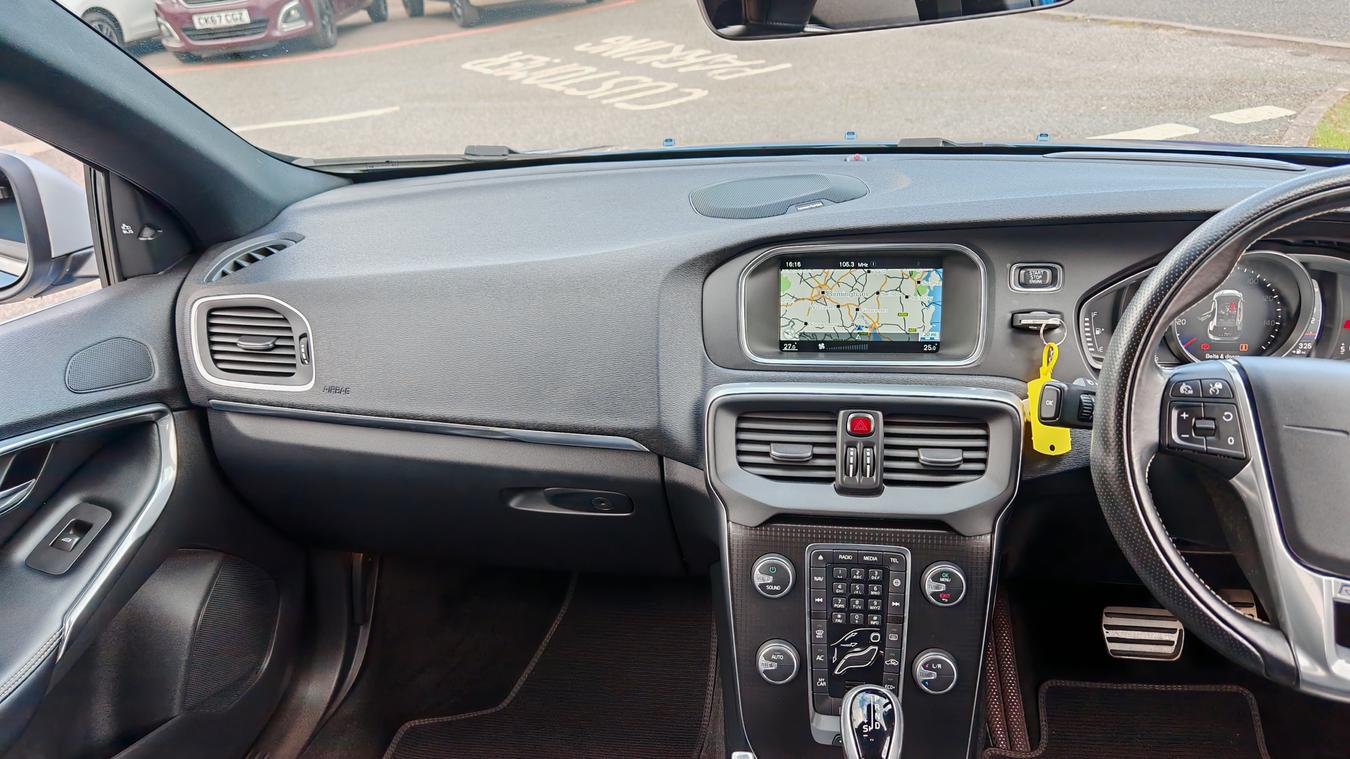 Used Volvo V40 RX66YXR 27