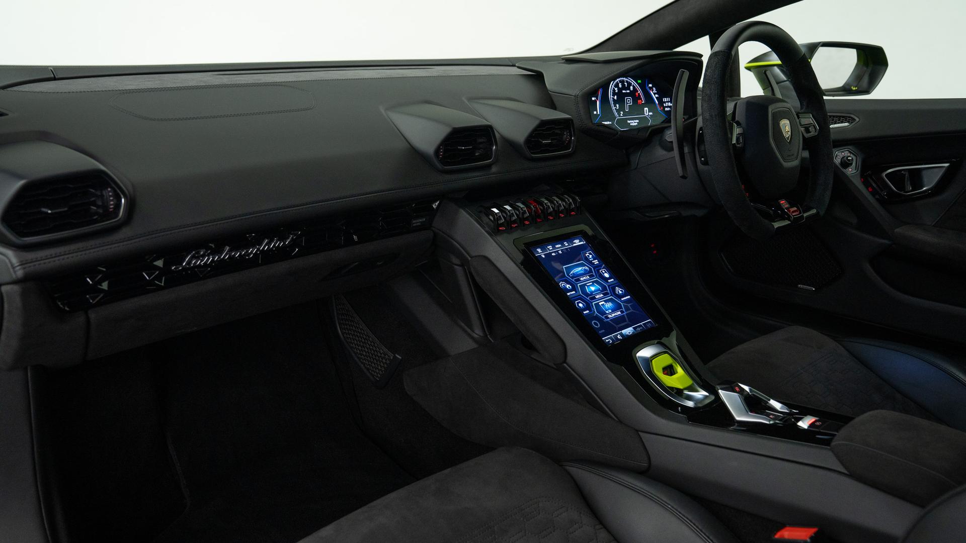 LAMBORGHINI Huracan Photo 2a536c84-3d0d-4496-ad66-581032da3cca.jpg