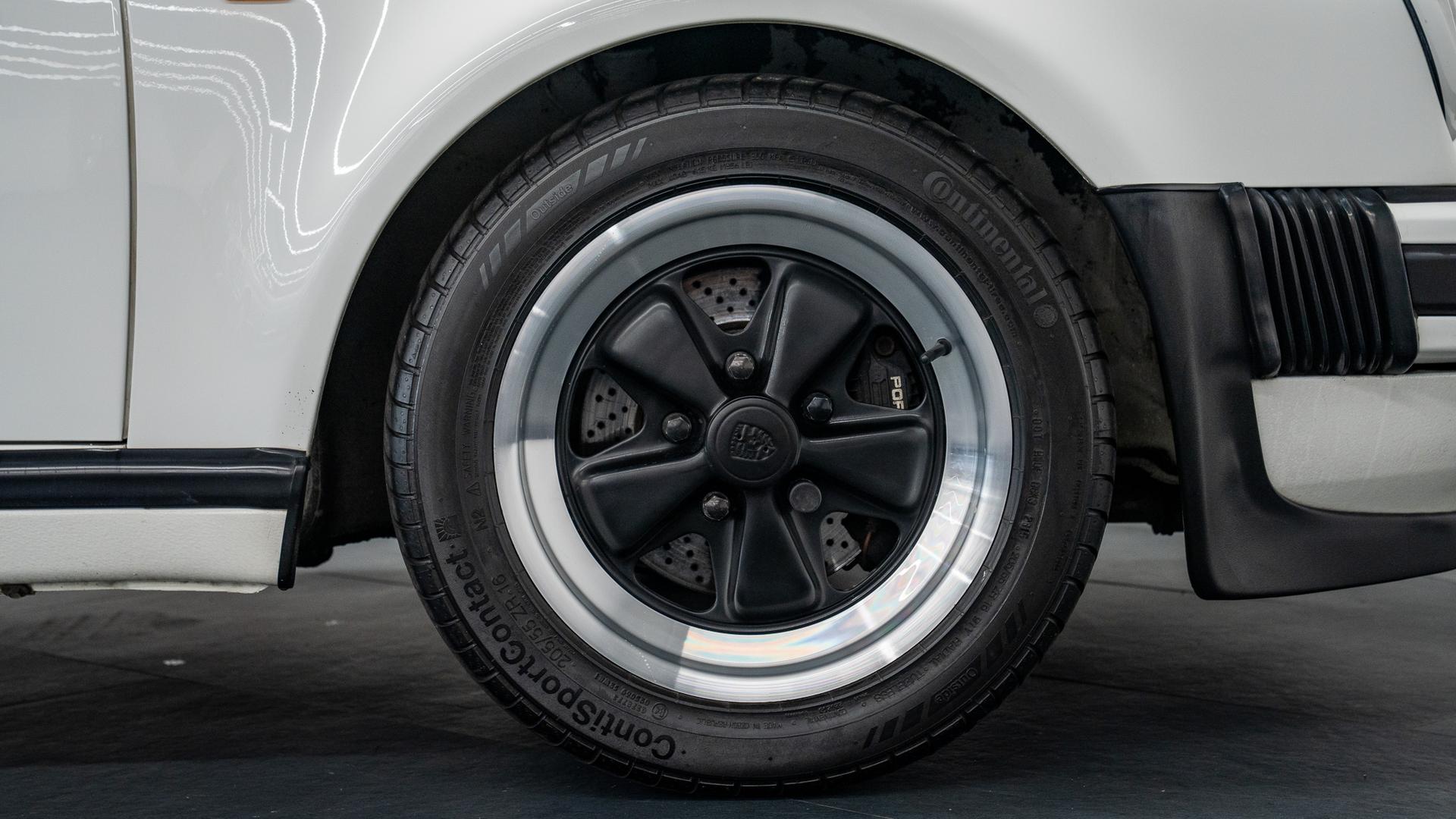 Porsche 911 Photo 2a73d2dc-85ee-4167-8765-e3df7b04bc80.jpg