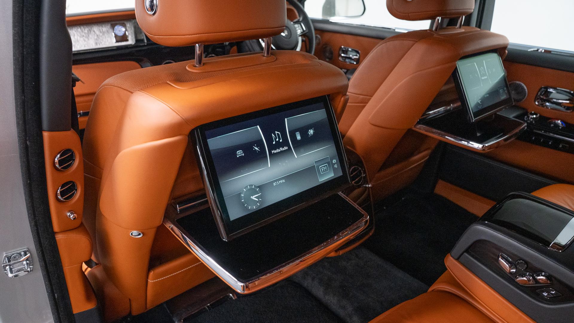 Rolls-Royce Phantom Photo 2a74566b-dfe6-4507-96f8-cc99cfaf903e.jpg