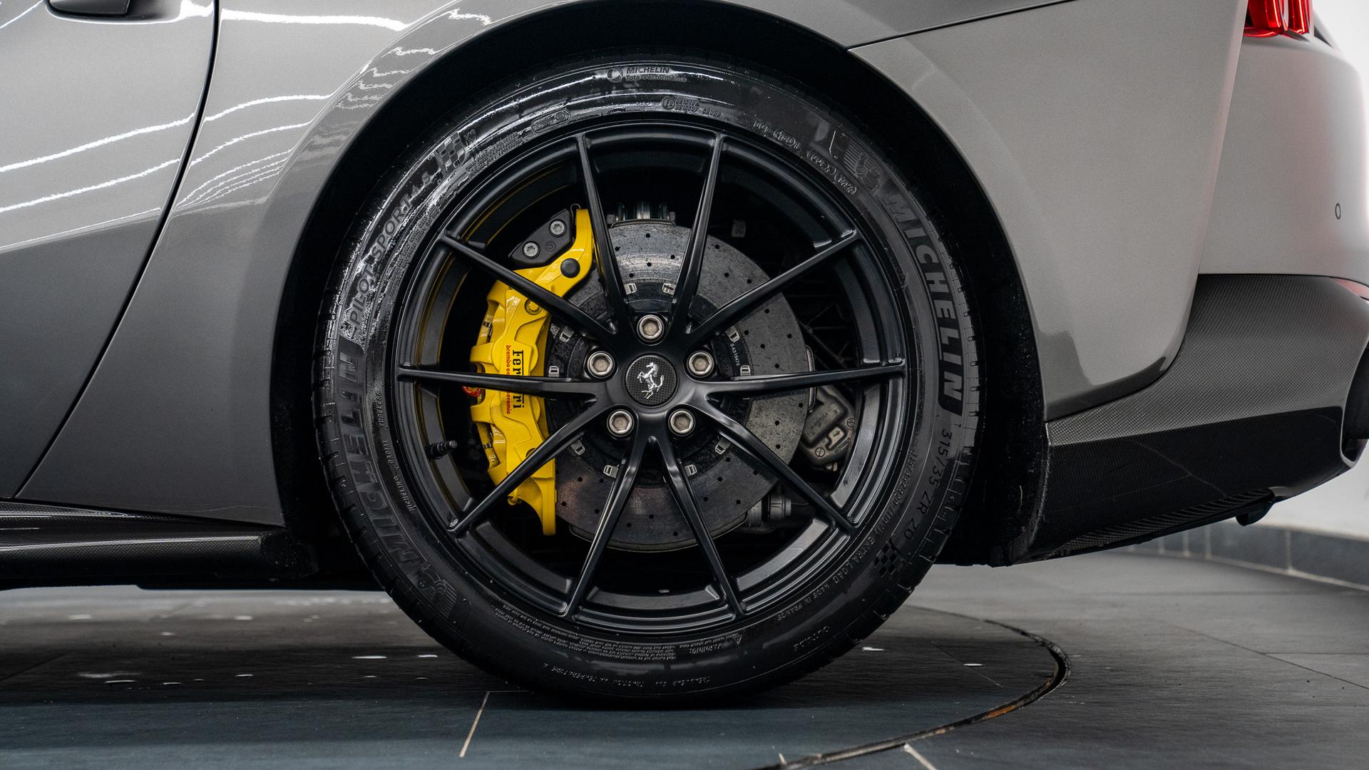 Ferrari 812 Photo 2a7a9072-b821-4f6e-a84d-9580ac631732.jpg