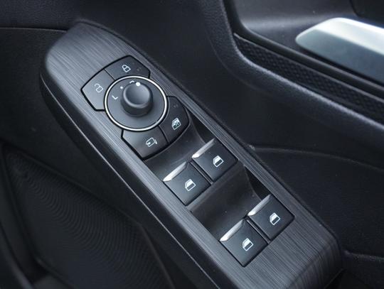Ford Kuga Photo 2a9416e1-042a-43a4-8f0f-54f2a33d6b1e.jpg