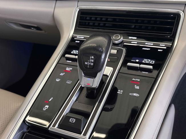 PORSCHE Panamera Photo 12