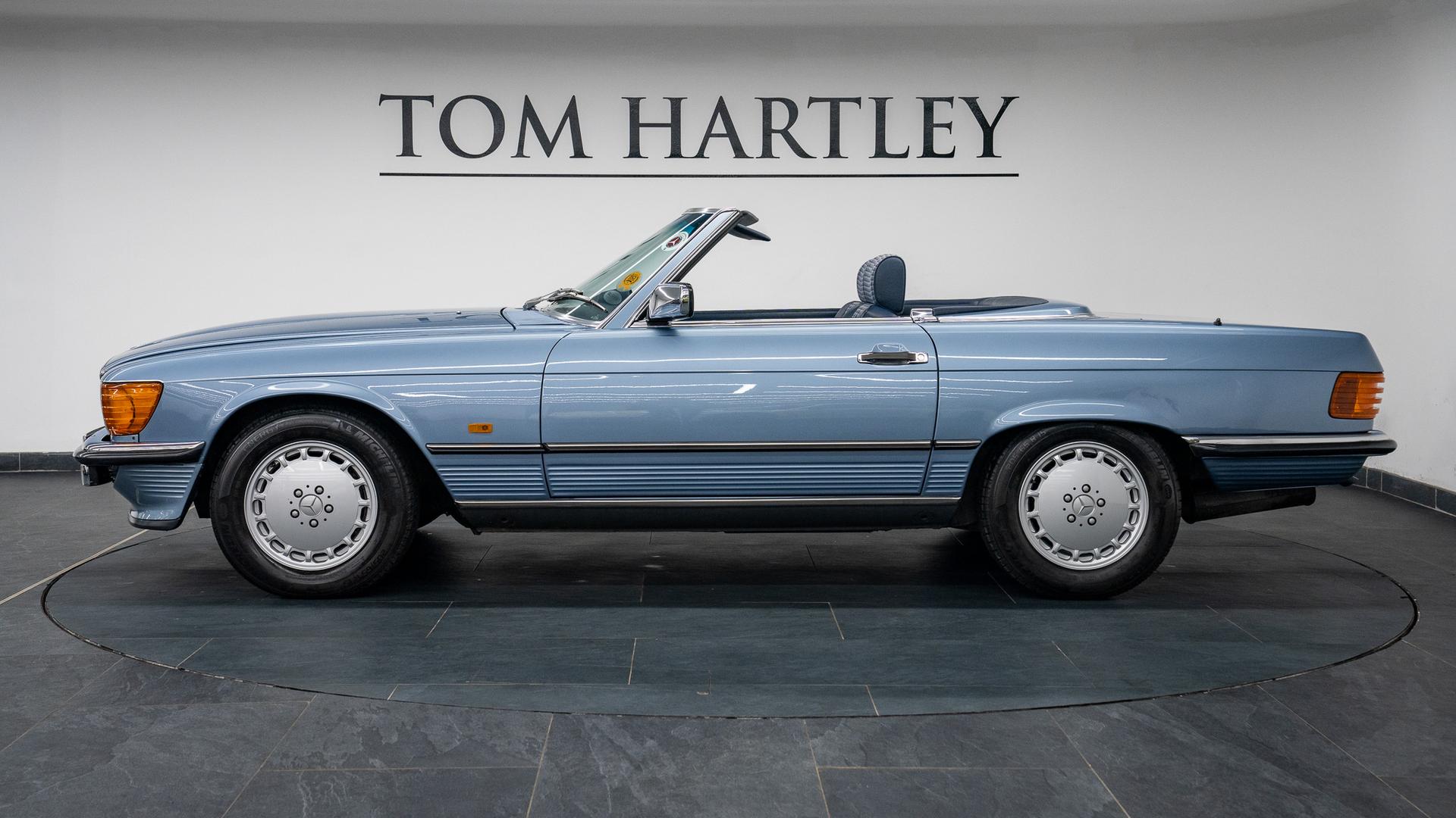Mercedes-Benz 300 Photo 2aaeff0c-47d4-45b2-bded-12445dcd2952.jpg