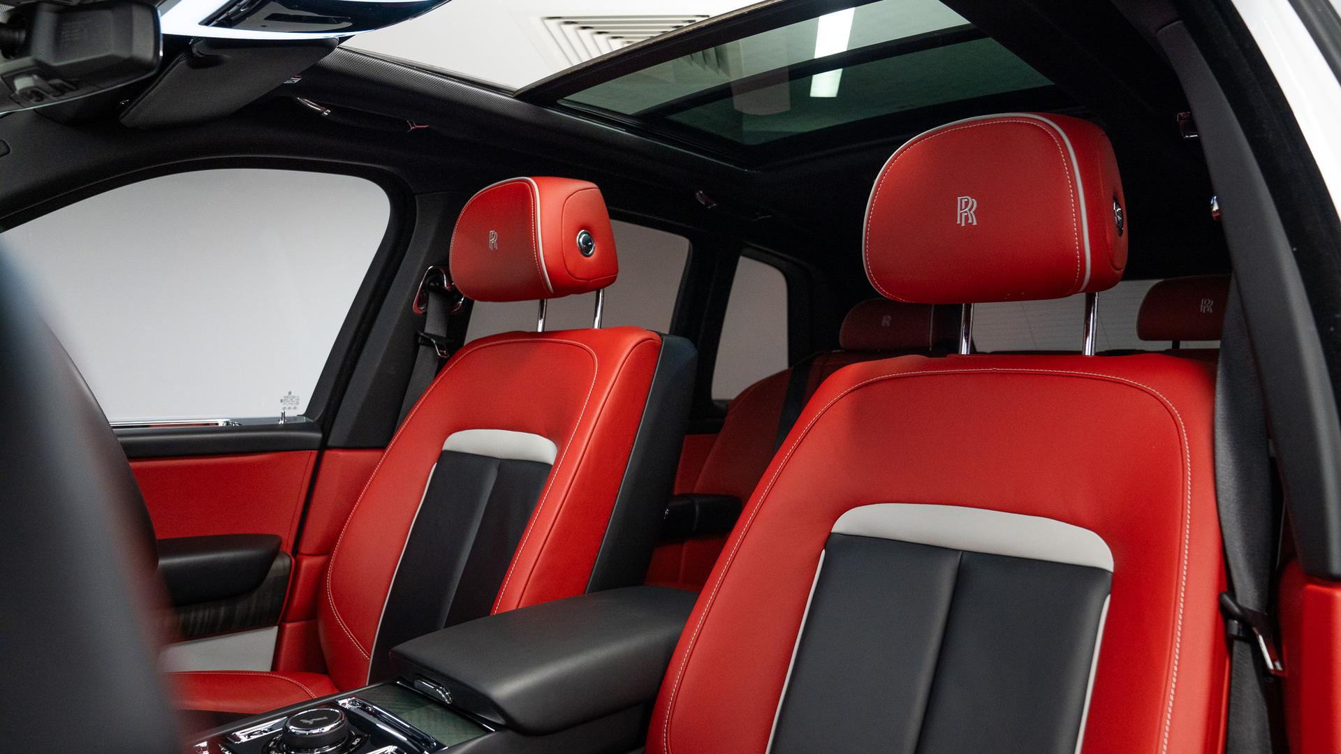 Rolls-Royce Cullinan Photo 2aba9726-5156-41a5-bf08-1d42b9527dad.jpg