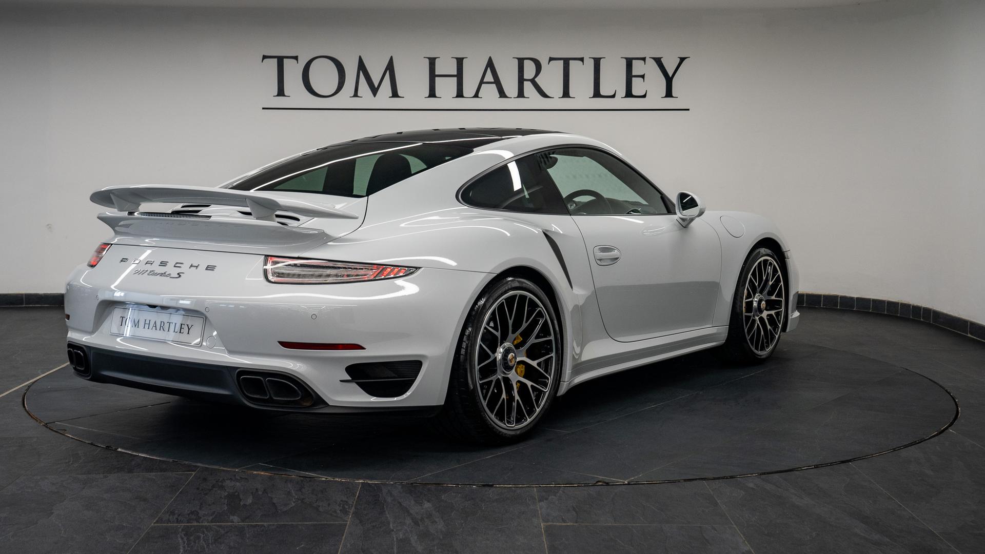 Porsche 911 Photo 2ac8e0f8-3a78-49f6-bce2-dd3f07a958e6.jpg