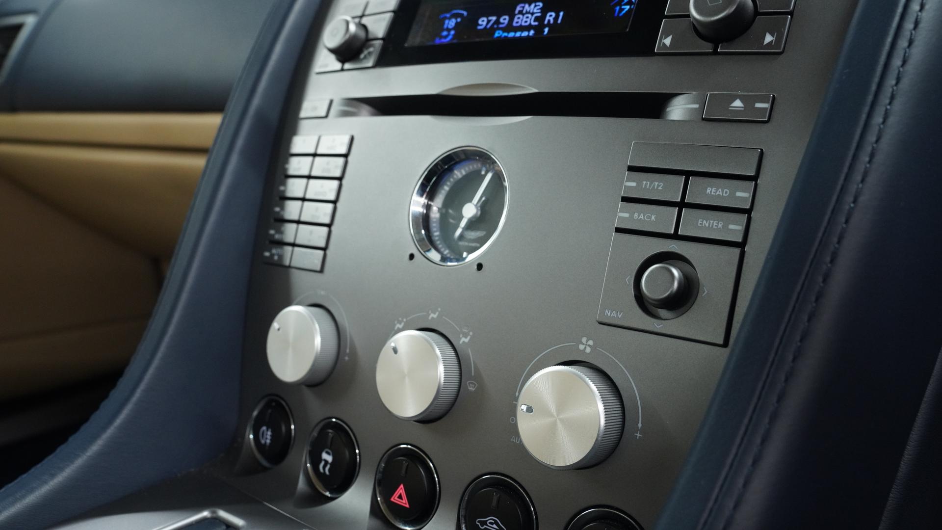 Aston Martin DB9 Photo 2ac99027-d04b-4d7b-959f-65ddea57f057.jpg