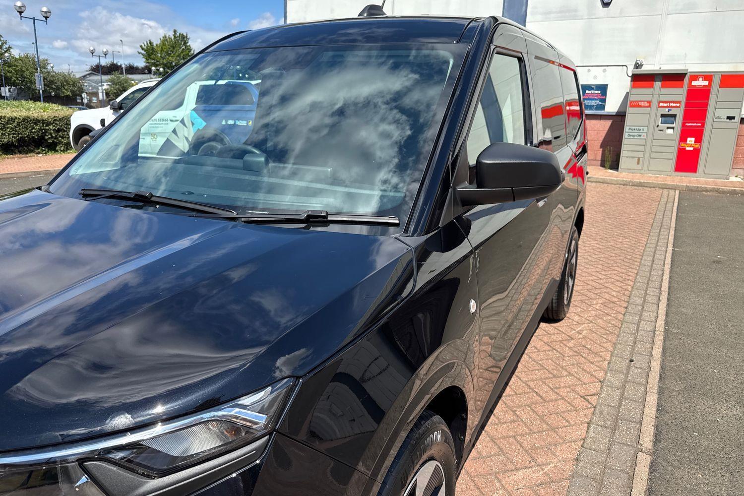 Ford E-TRANSIT COURIER Photo 27