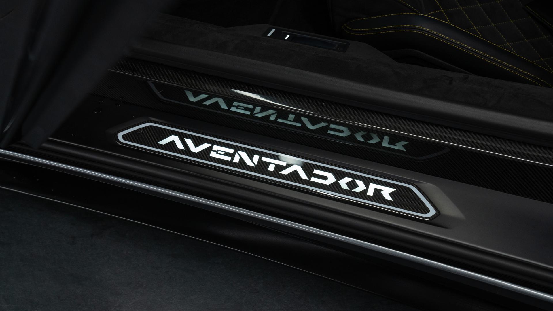 LAMBORGHINI Aventador Photo 2ae9d4a8-94a6-4796-9c21-04e12141165c.jpg