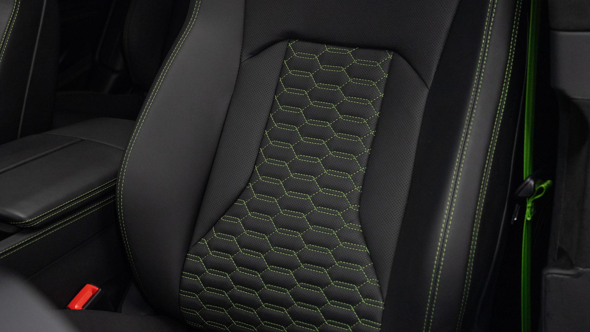 LAMBORGHINI Urus Photo 2b2dcc23-c07f-48ef-8709-015ee68180d8.jpg