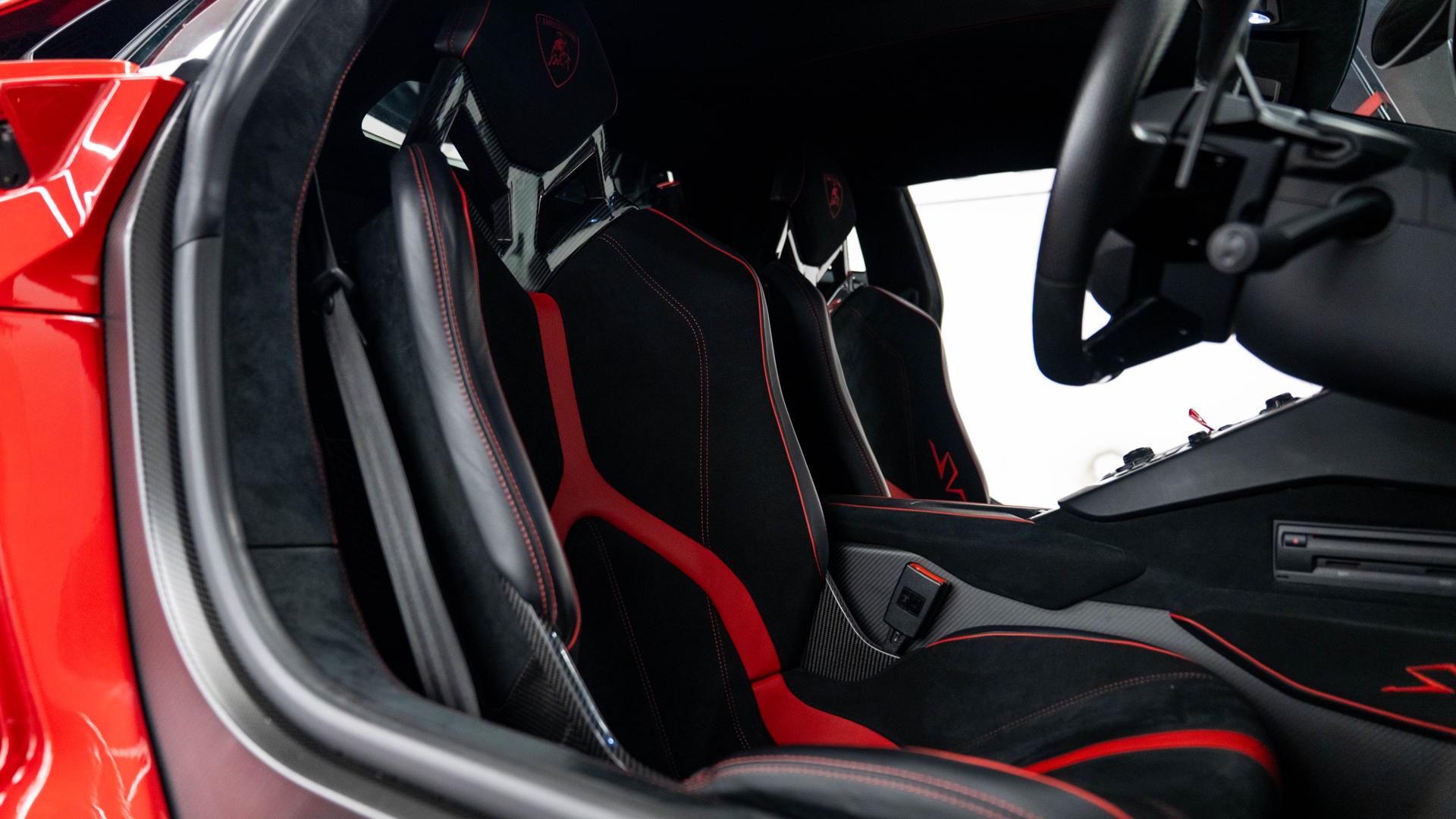LAMBORGHINI Aventador Photo 2b2dda62-e11b-410f-b610-bf6fc551a76a.jpg