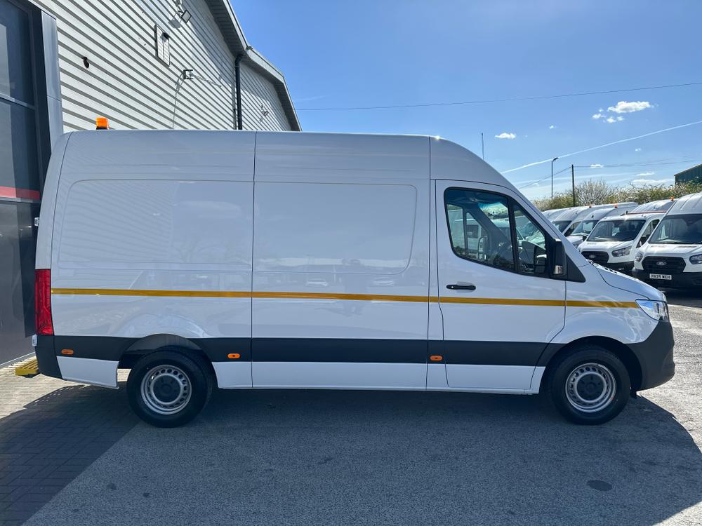 Mercedes-Benz Sprinter Photo 2b36066f-4f5d-4a72-9a6a-3370a602c580.jpg
