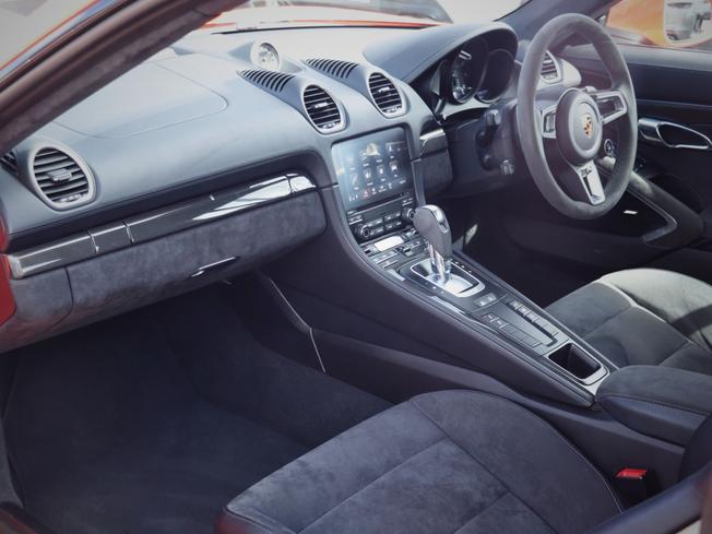PORSCHE 718 Cayman Photo 25