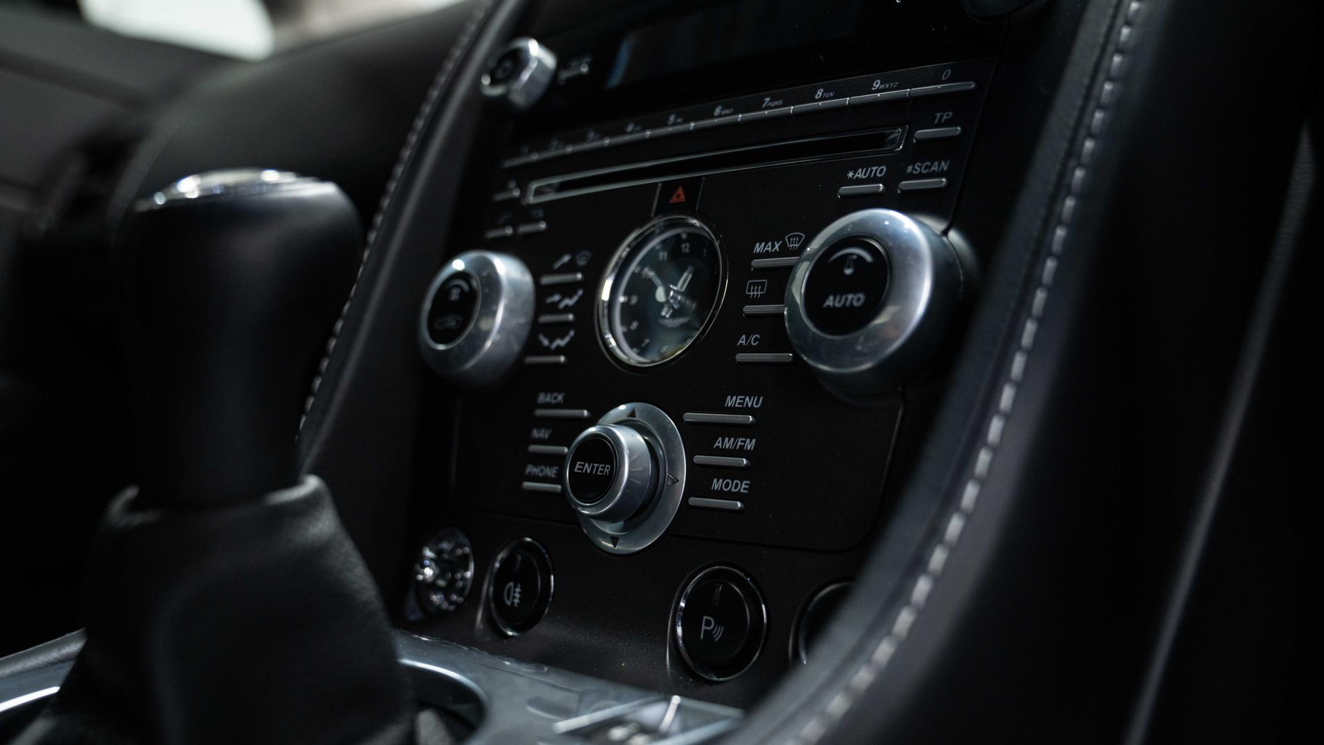 Aston Martin Vantage Photo 2b4f2da8-dcf4-4b02-8f10-08ed06f8f28d.jpg