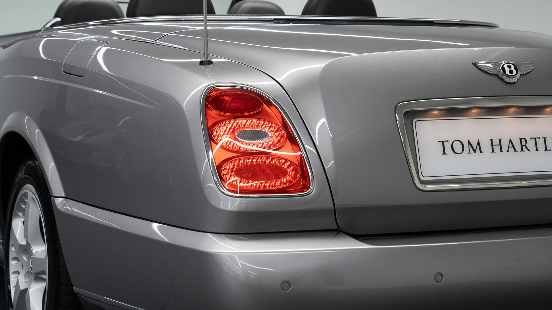 Bentley Azure Photo 2b525993-a3c7-4c45-90c7-3b1f8e073651.jpg