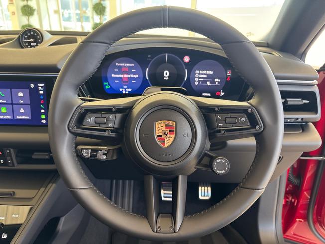 PORSCHE Macan Photo 17