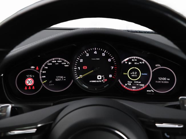 PORSCHE Panamera Photo 16