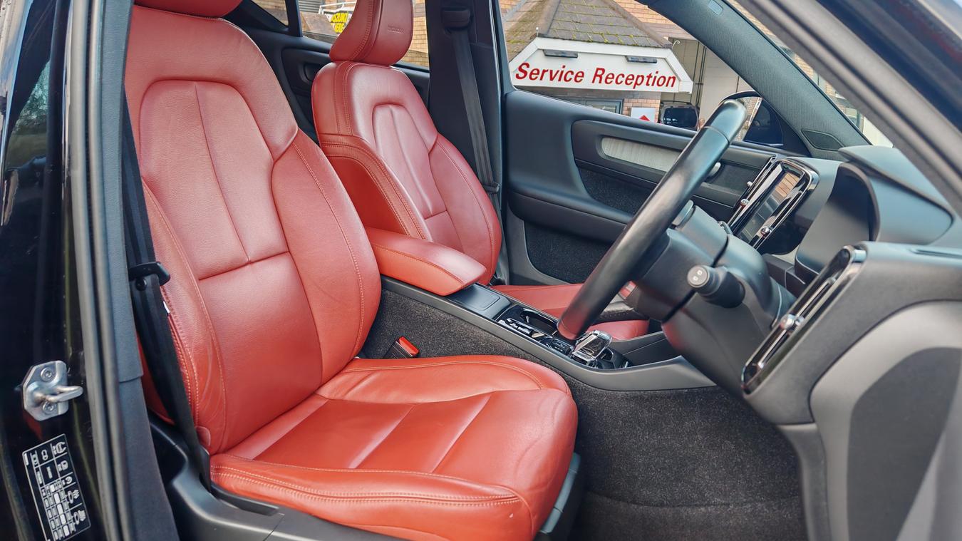 Used Volvo XC40 KX68ULD 9