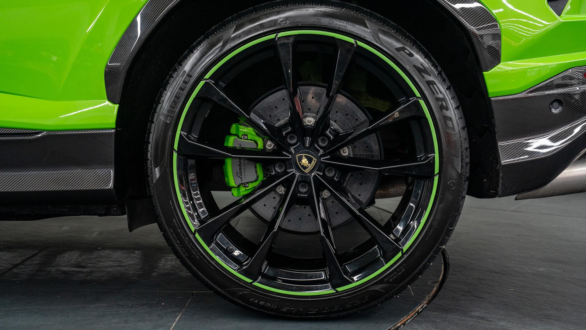 LAMBORGHINI Urus Photo 2b61769f-5950-40b4-9eb8-6050cbd6af7e.jpg