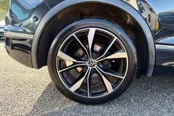 VOLKSWAGEN Tiguan Photo 5