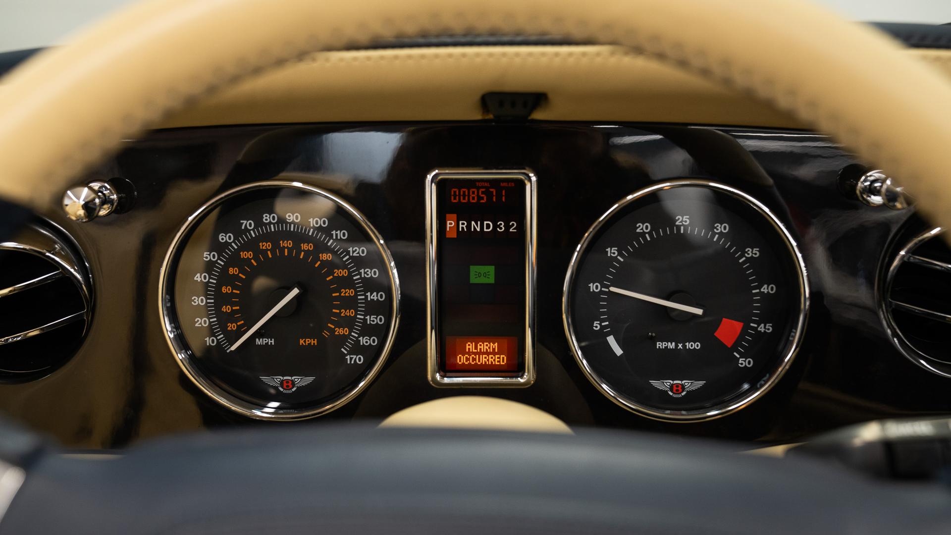 Bentley Azure Photo 2b825c33-0a98-46e2-9737-acf6c44a4f3c.jpg